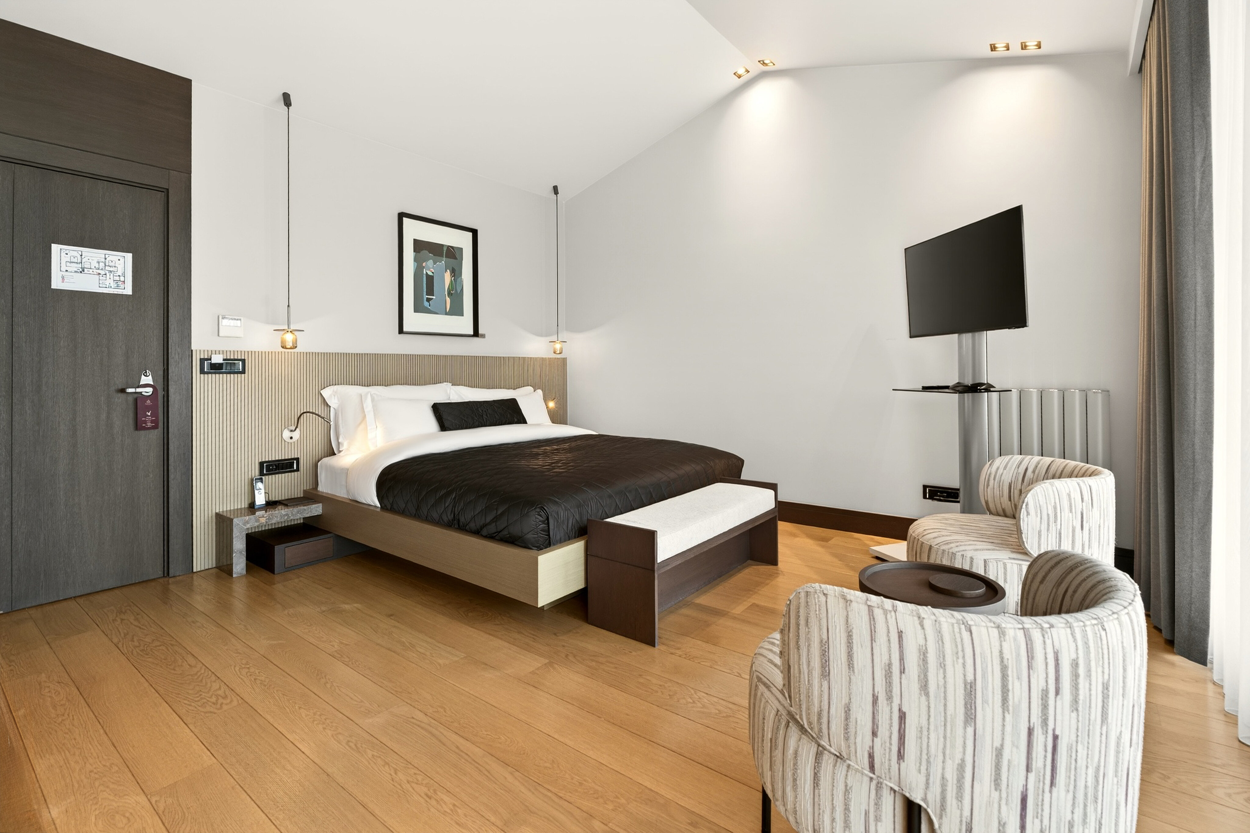 Suite Room w/ Sea View & Balcony