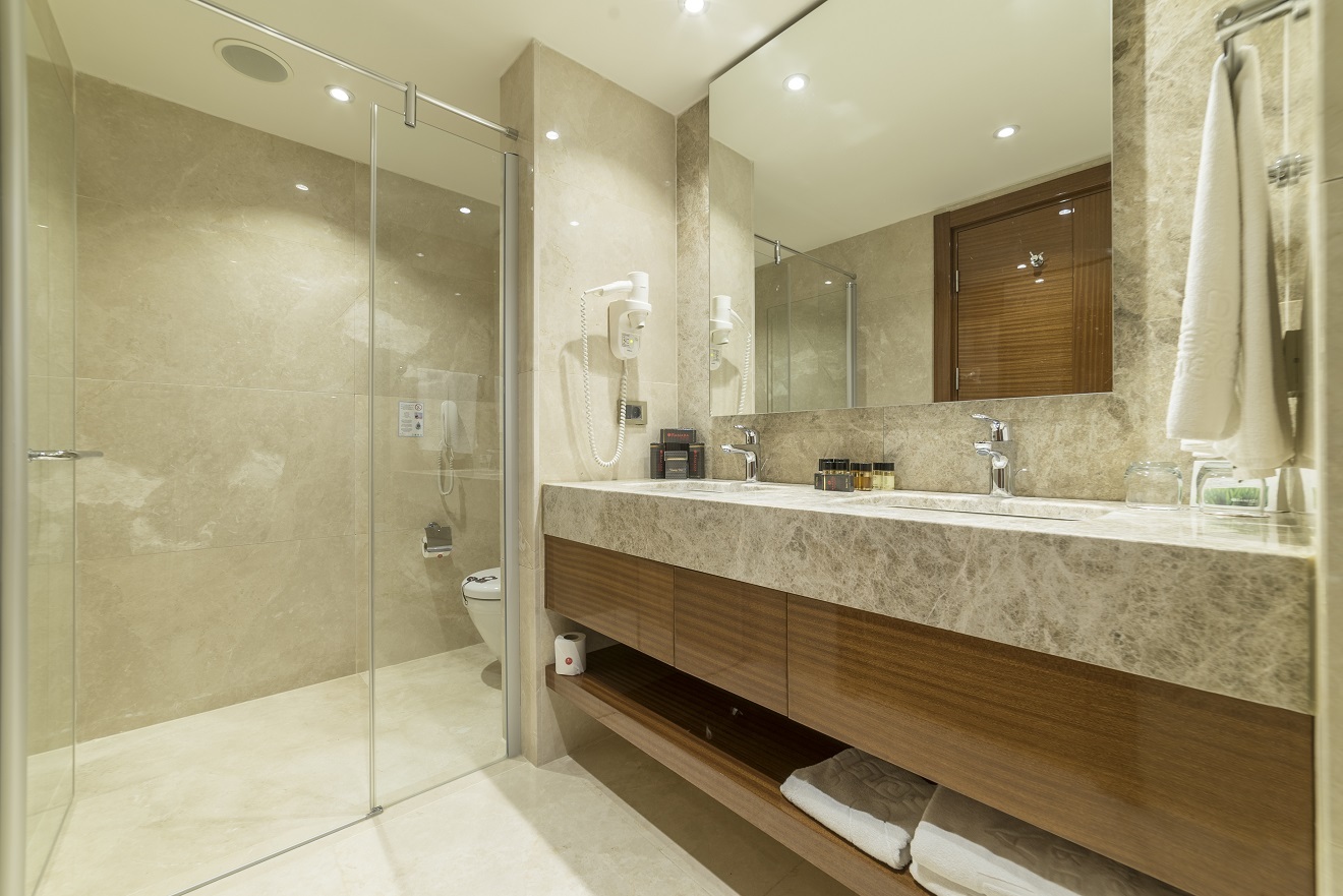 Ramada Hotel & Suites By Wyndham Kuşadası