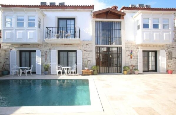 Thera Alaçatı Otel +12