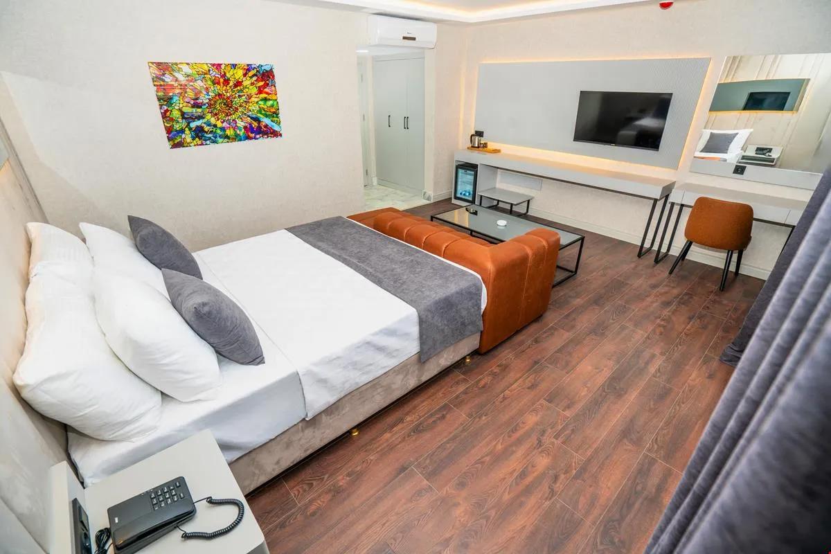 216 Station Suite