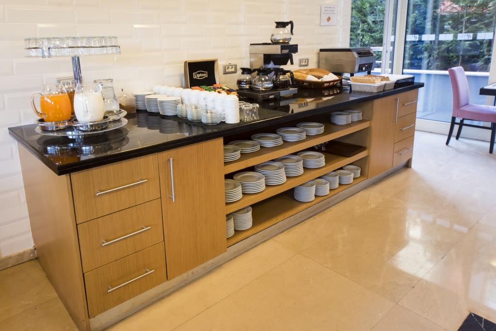 Holiday Inn Express Altunizade · 12