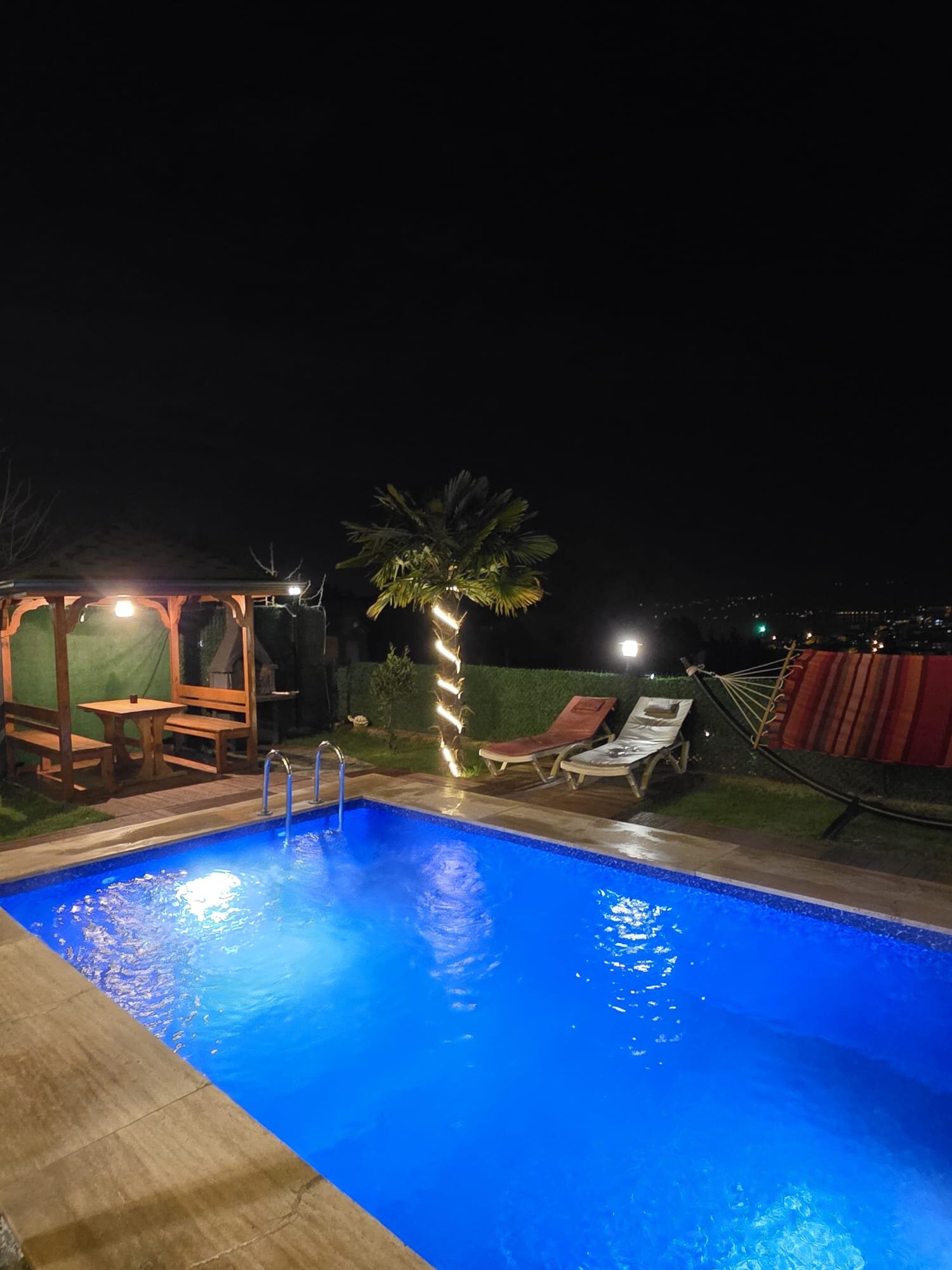 Queen Bungalov Isıtmalı Havuz ve Jakuzili