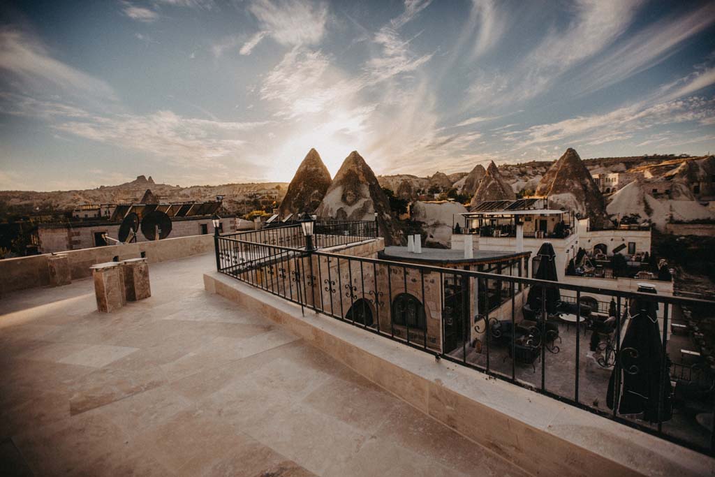 Alia Cave Otel