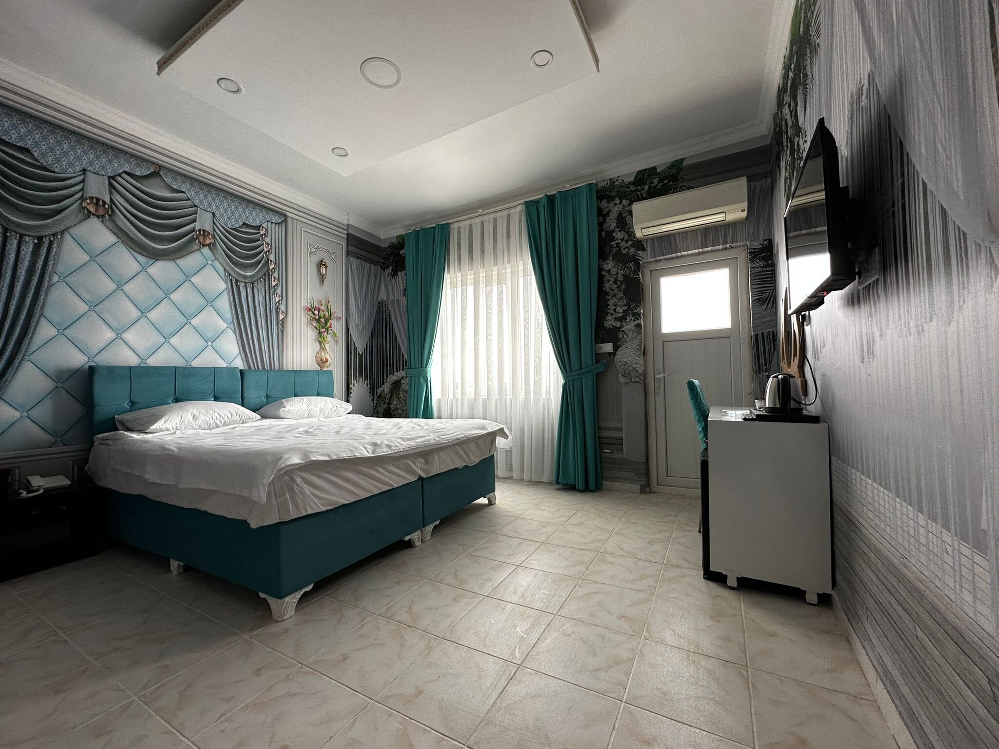 Nus Grand Hotel