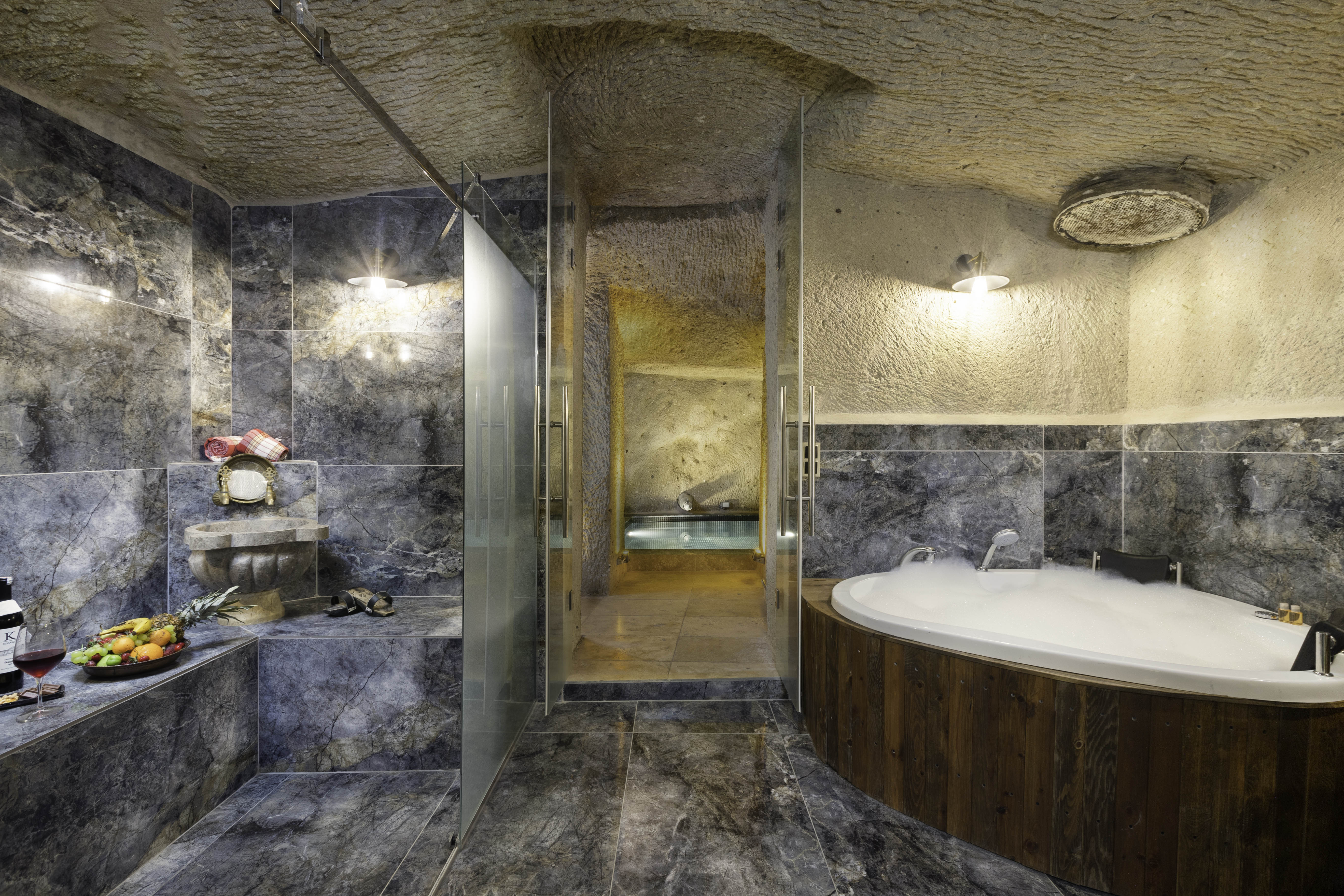 Suit Oda, Havuz Manzaralı