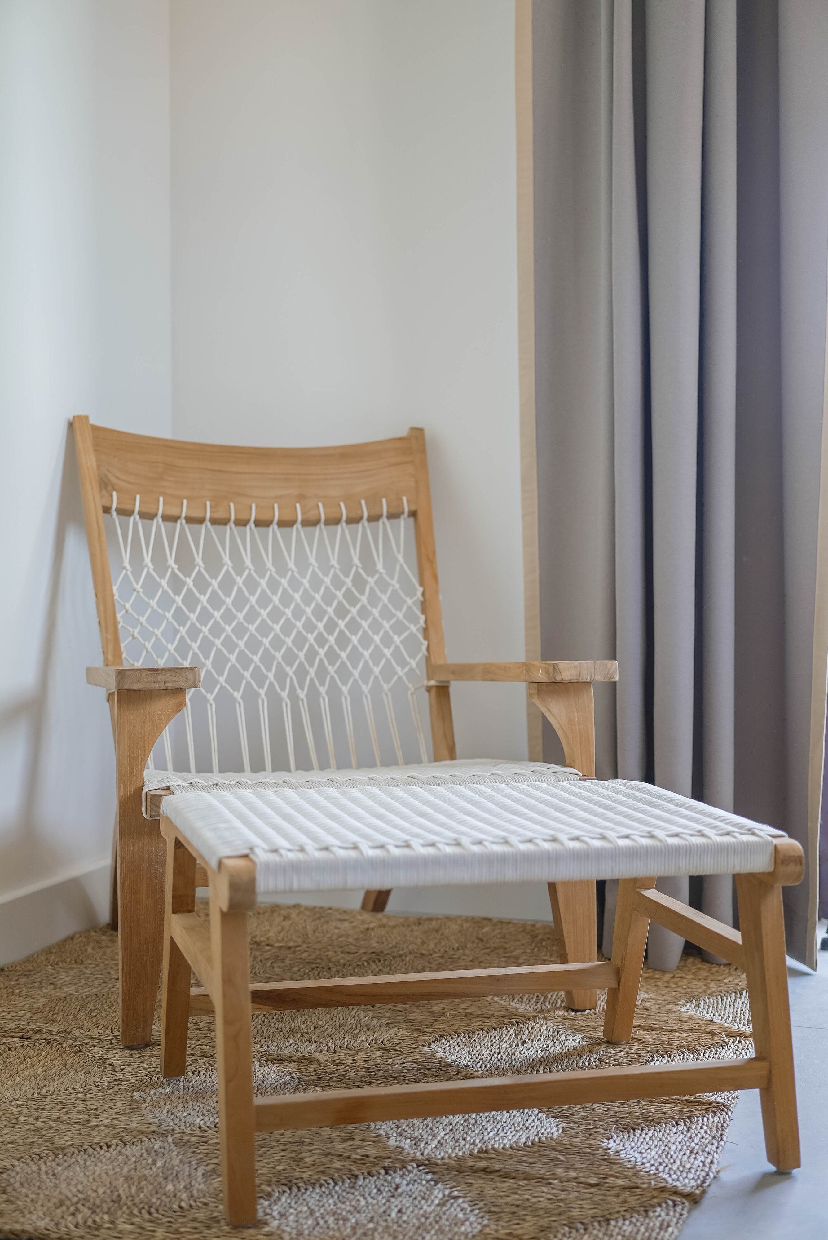 Deluxe Oda Havuz Bahçe Manzaralı ve Balkonlu