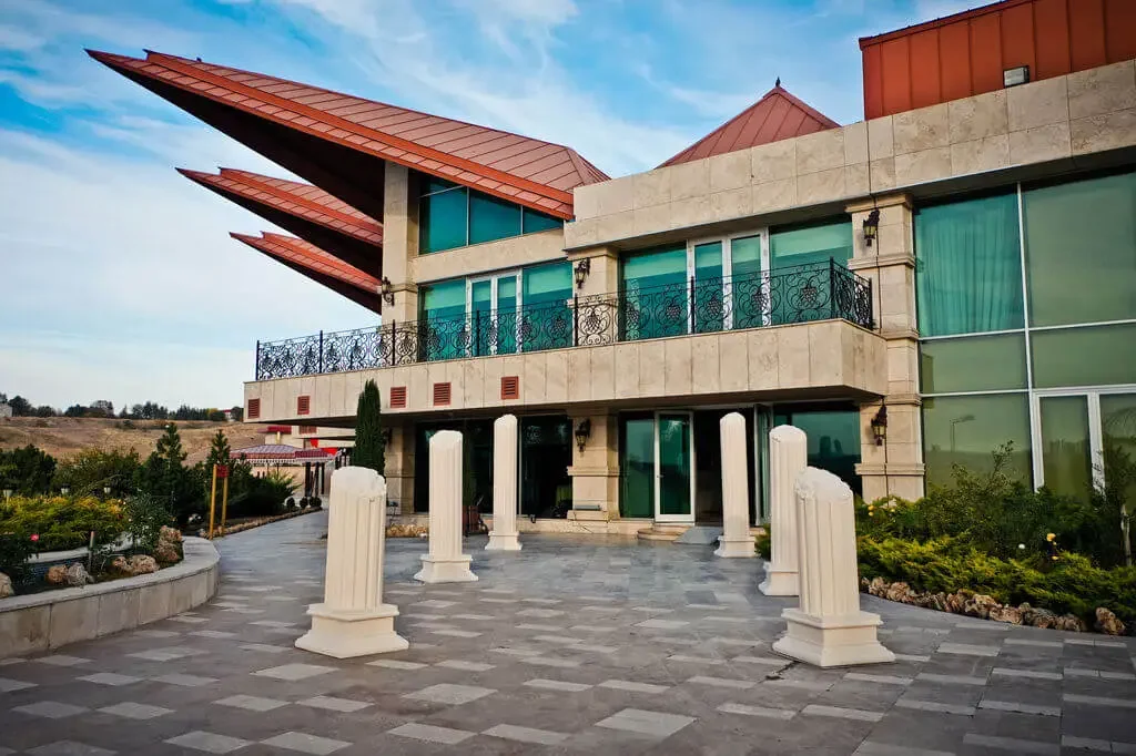 Kronos Hotel · 4