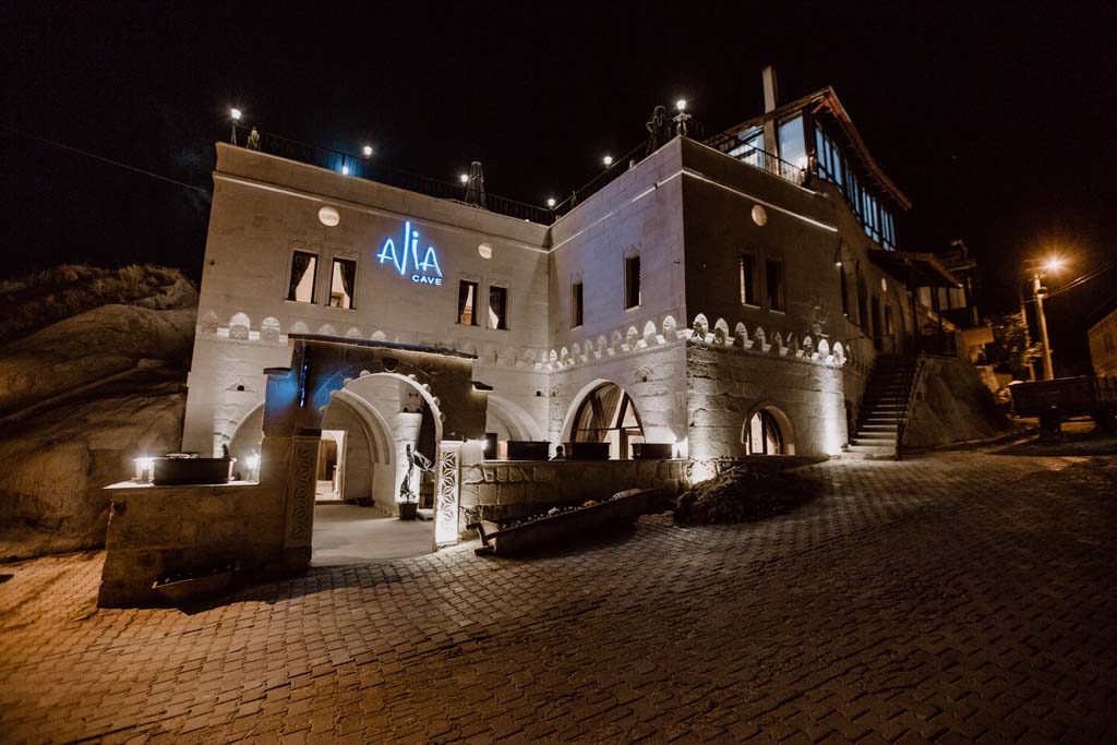 Alia Cave Otel