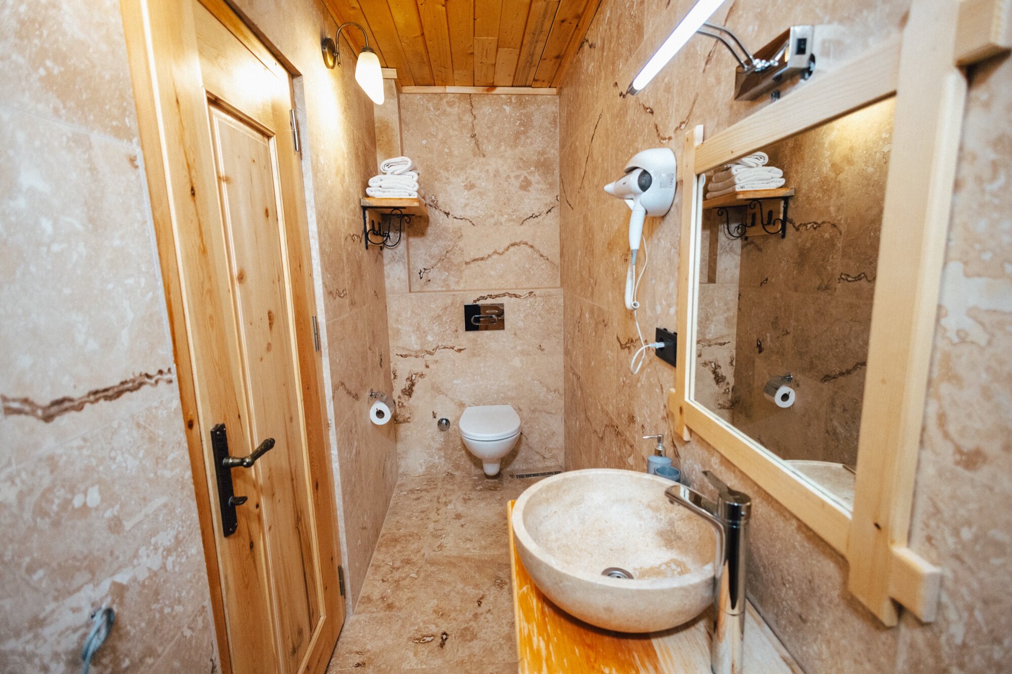 Deluxe Jacuzzi Room City View