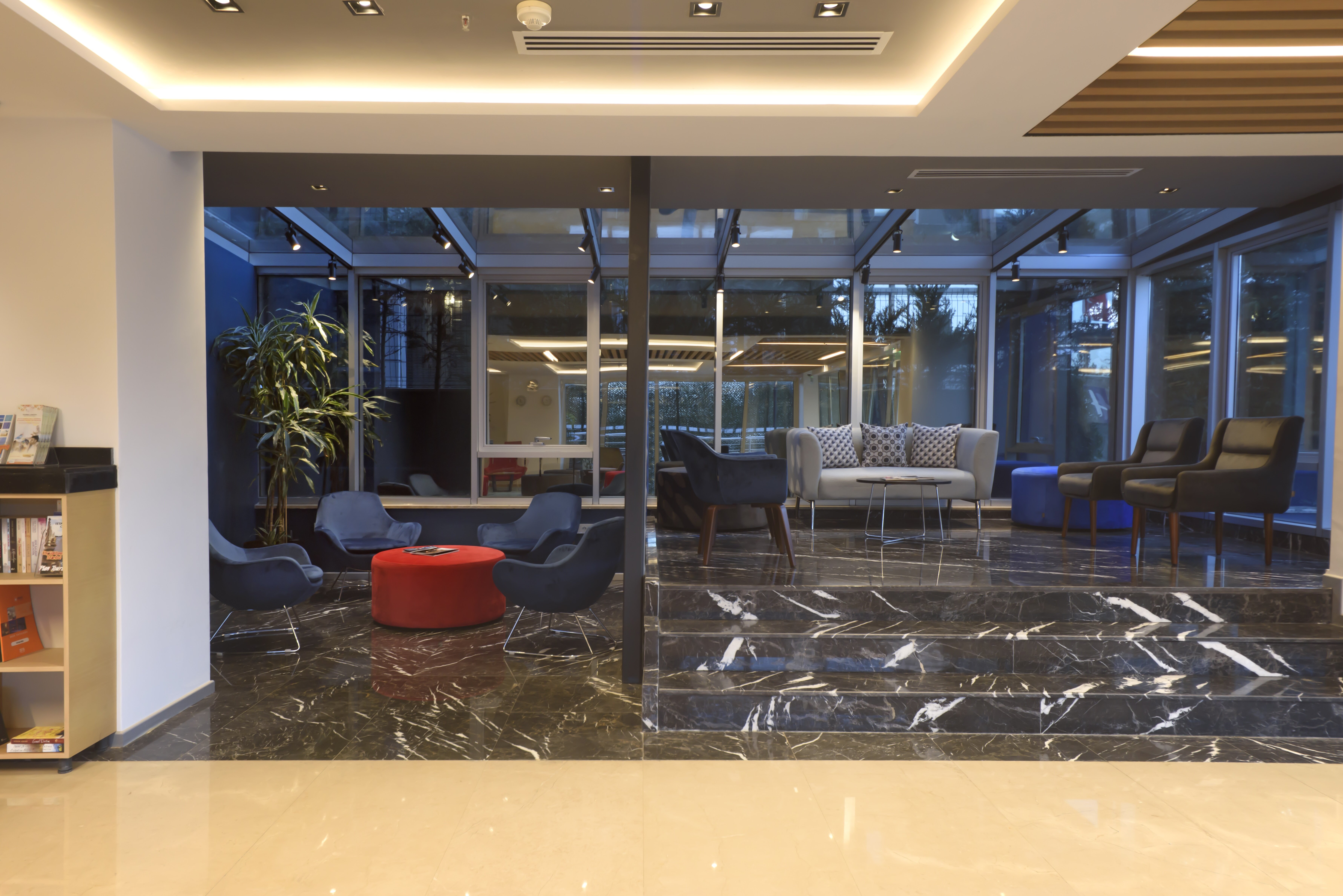 Holiday Inn Express Altunizade · 6