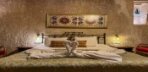 Deluxe Cave Room Görseli