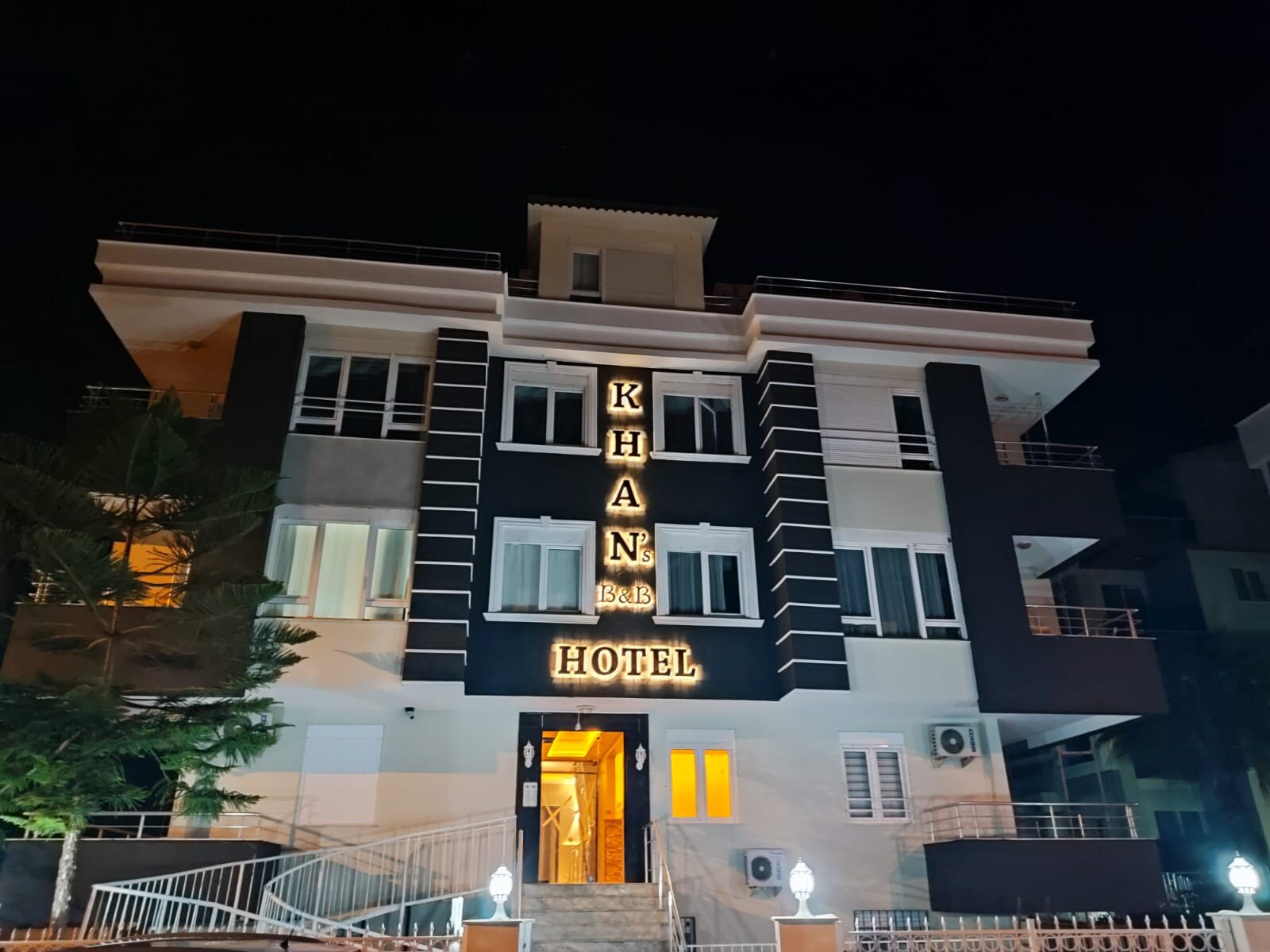 Khan's Hotel