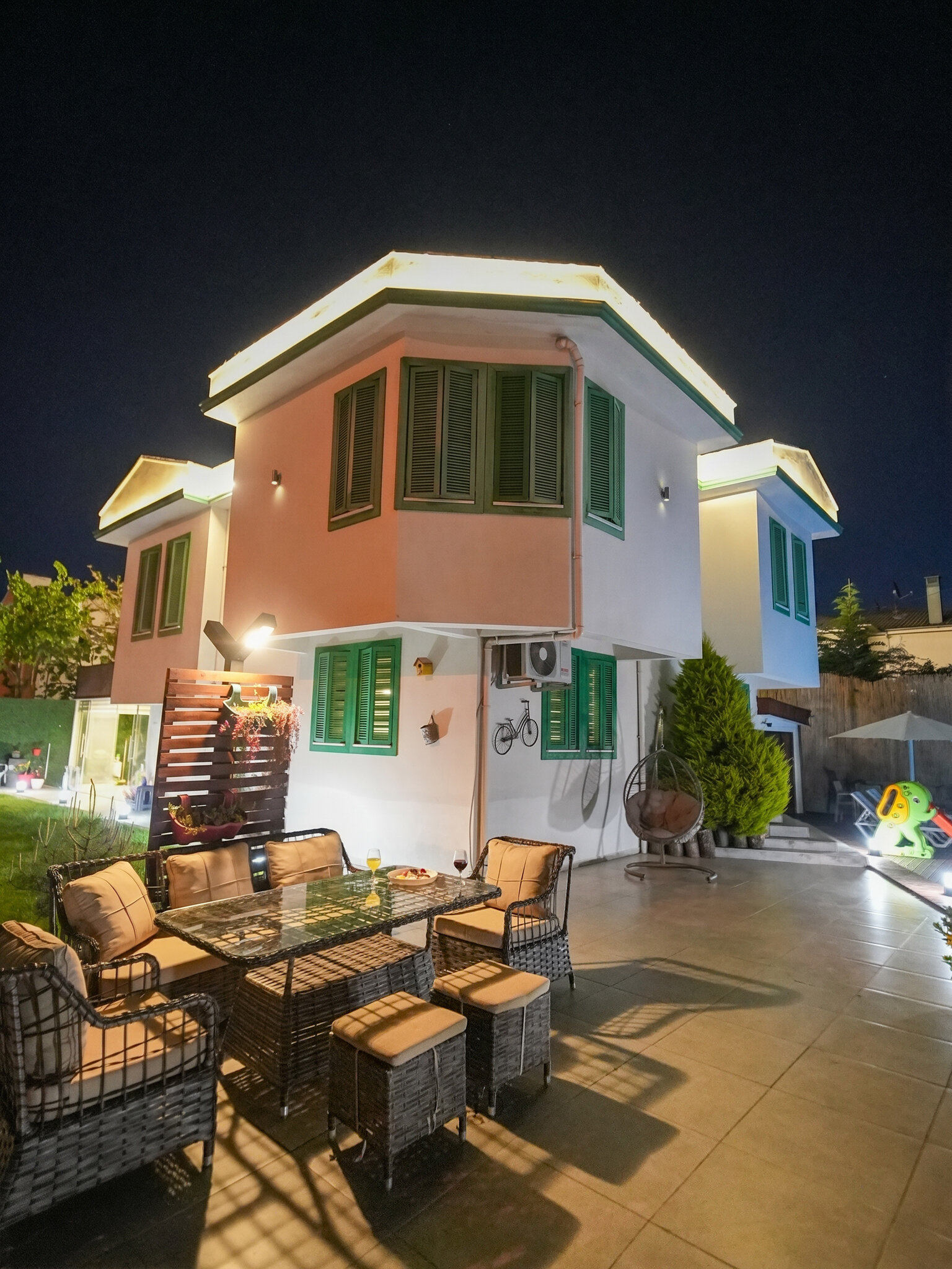 Yeşil Panjurlu Villa · 9
