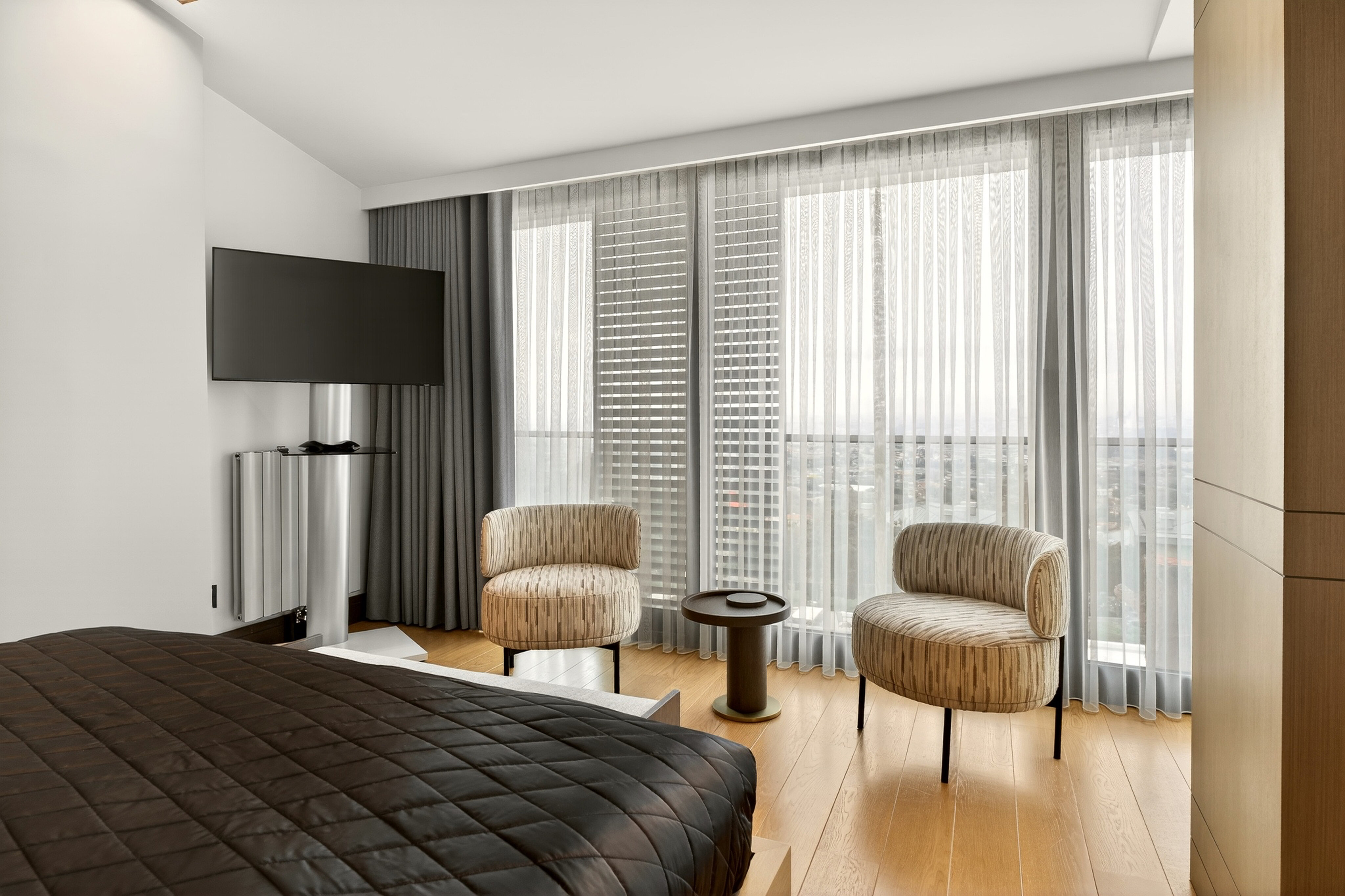 Deluxe King Suites