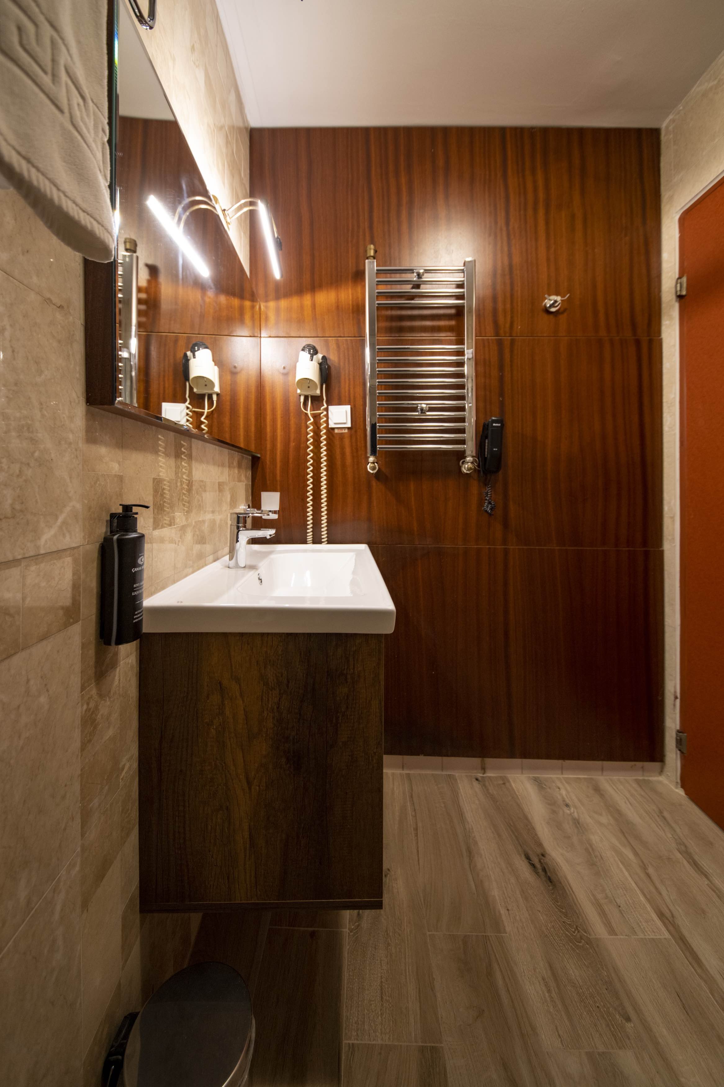 Çanak Hotel · 17