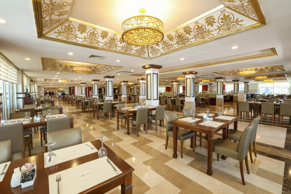 Crystal Tat Beach Golf Resort & Spa