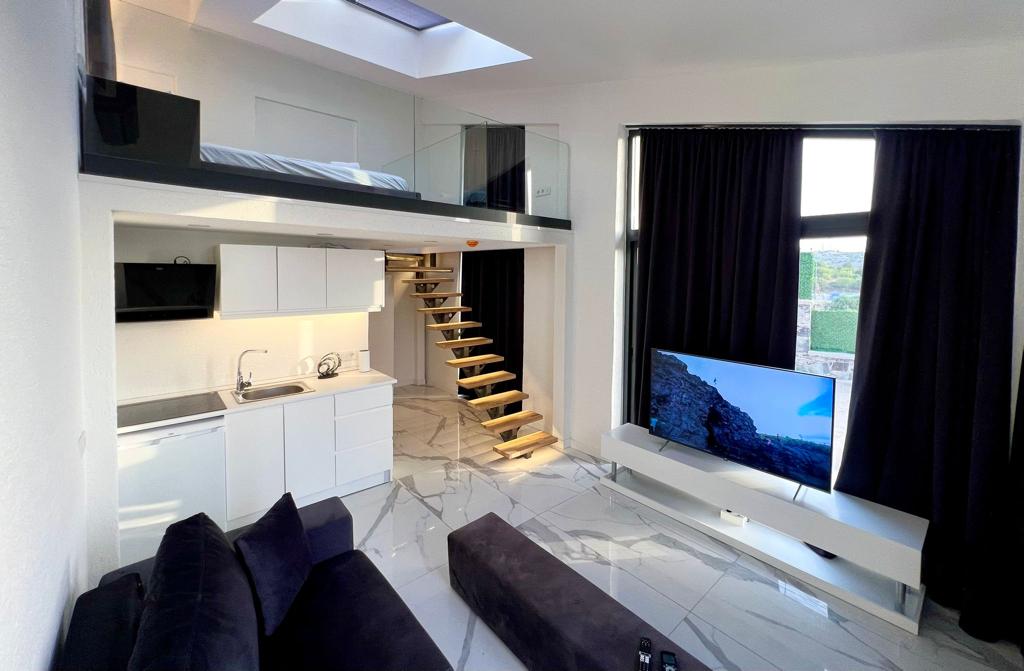 Suit Loft Oda