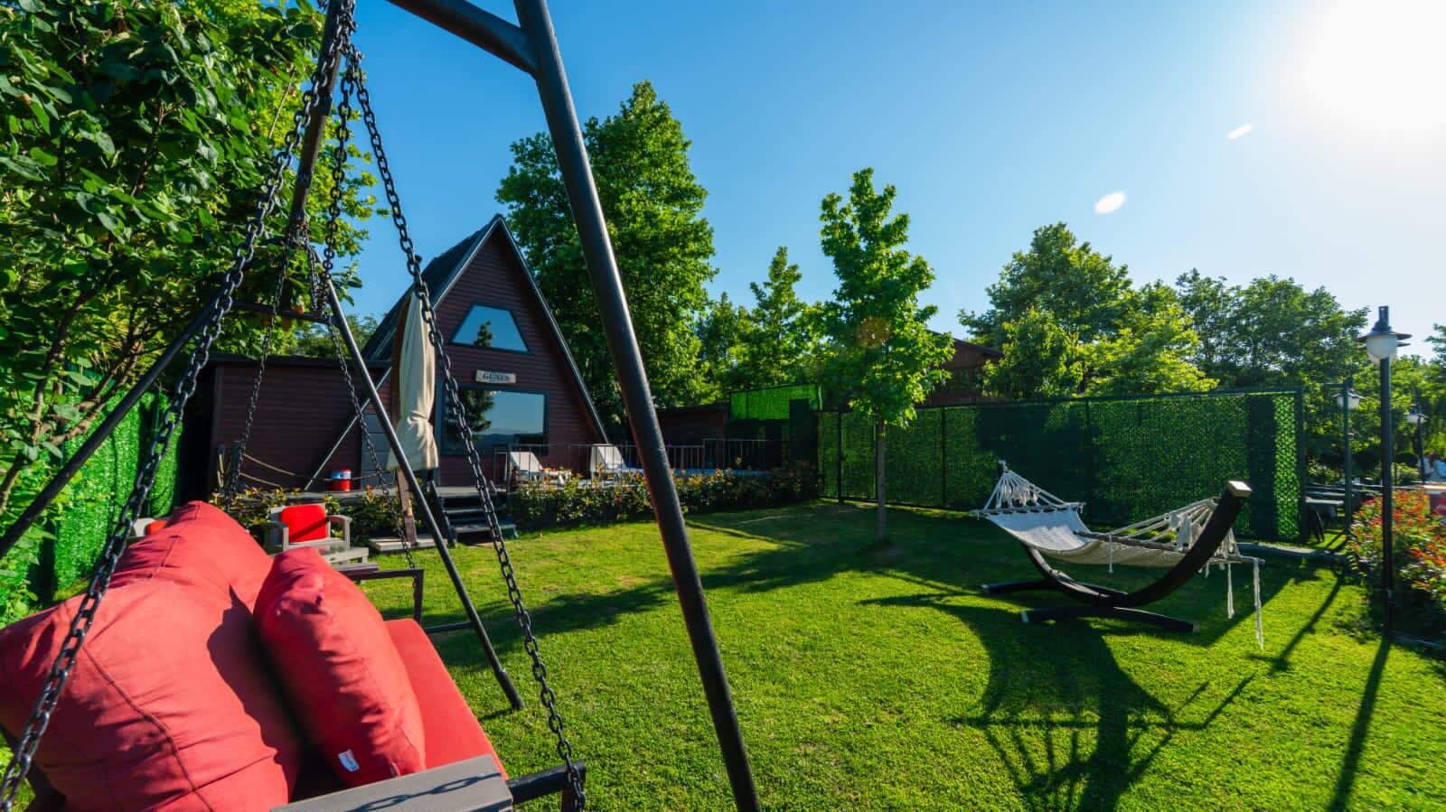 Suite Jakuzili Göl Manzaralı Bungalov