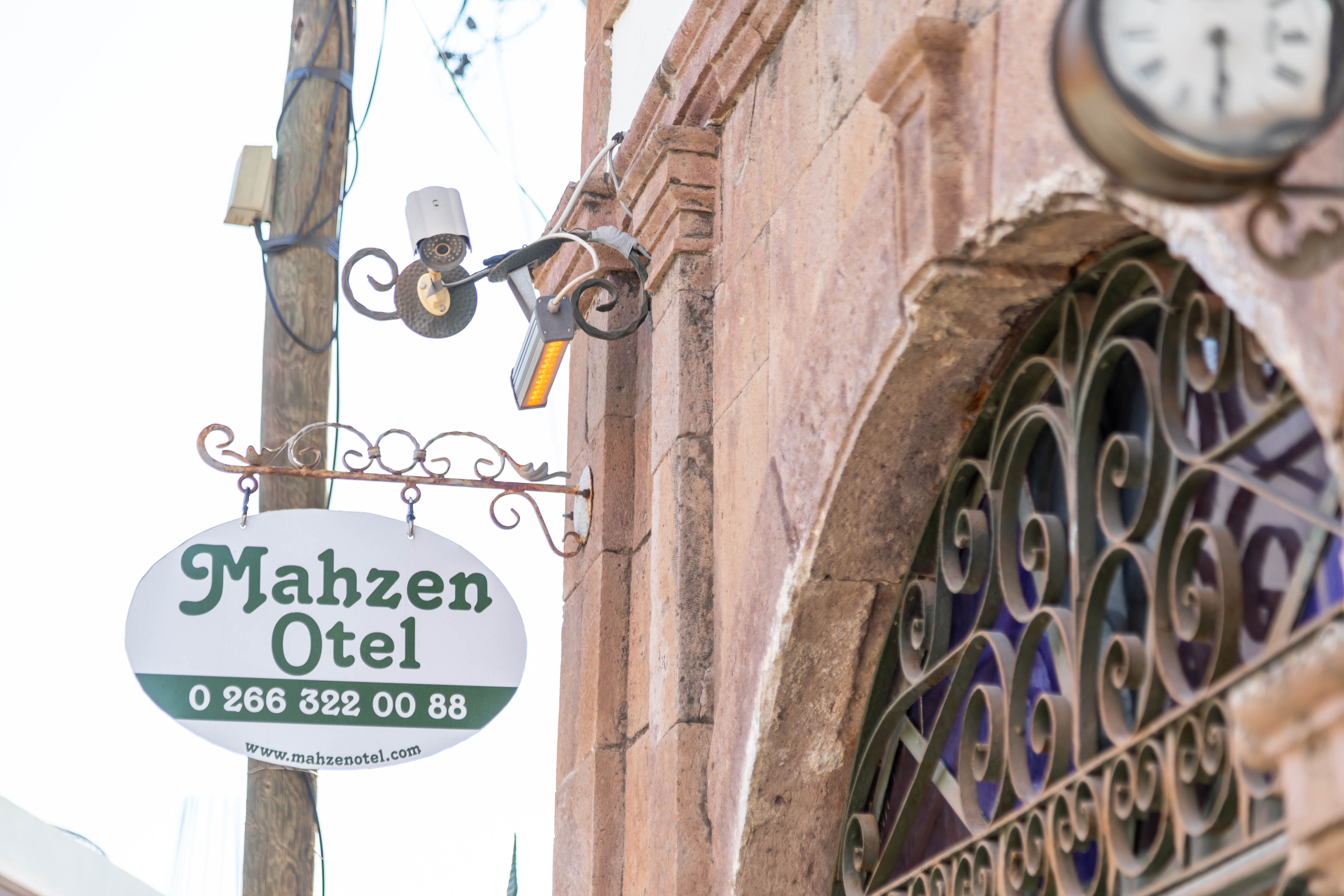 Mahzen Otel