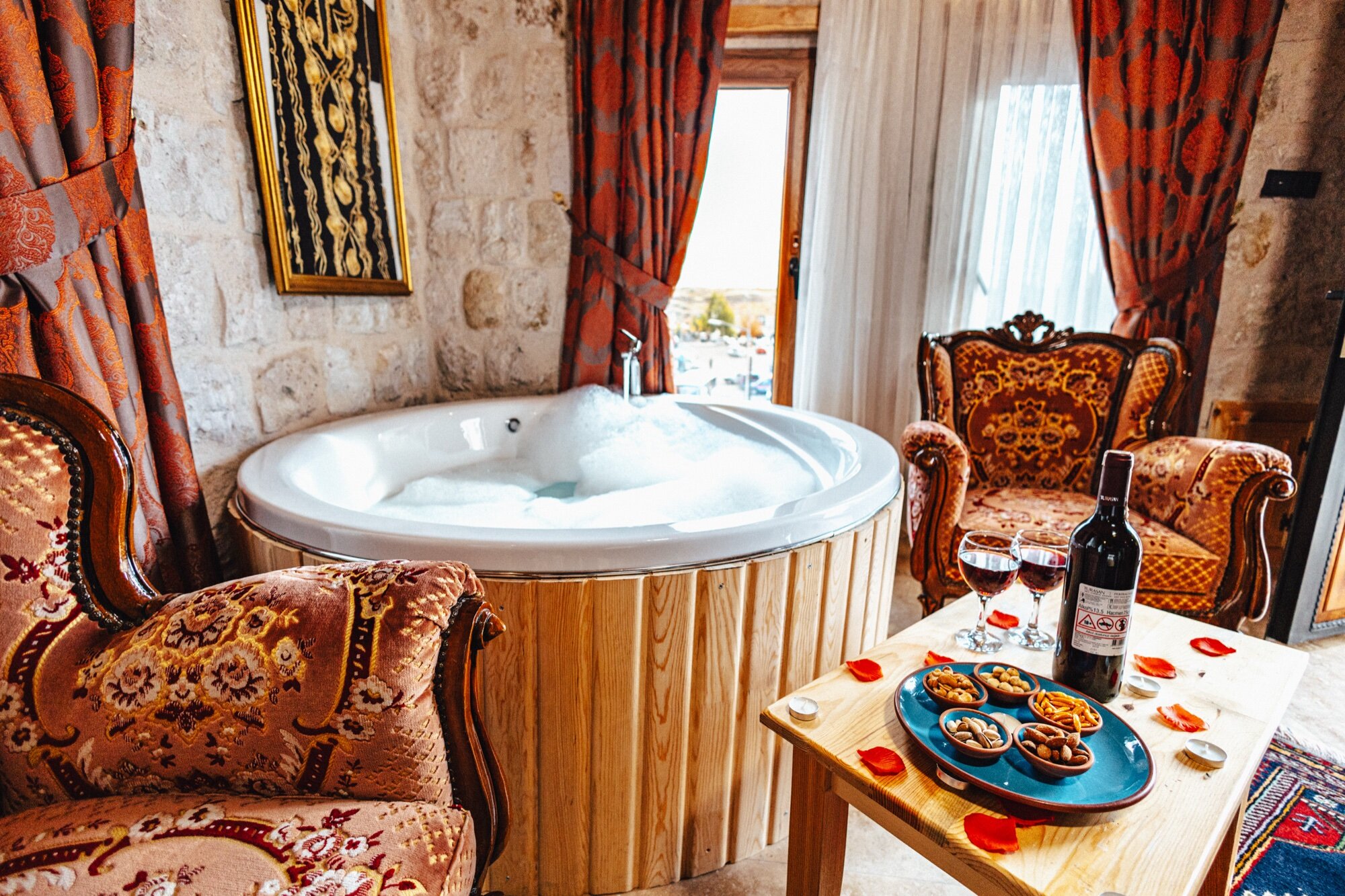 Deluxe Jacuzzi Room City View