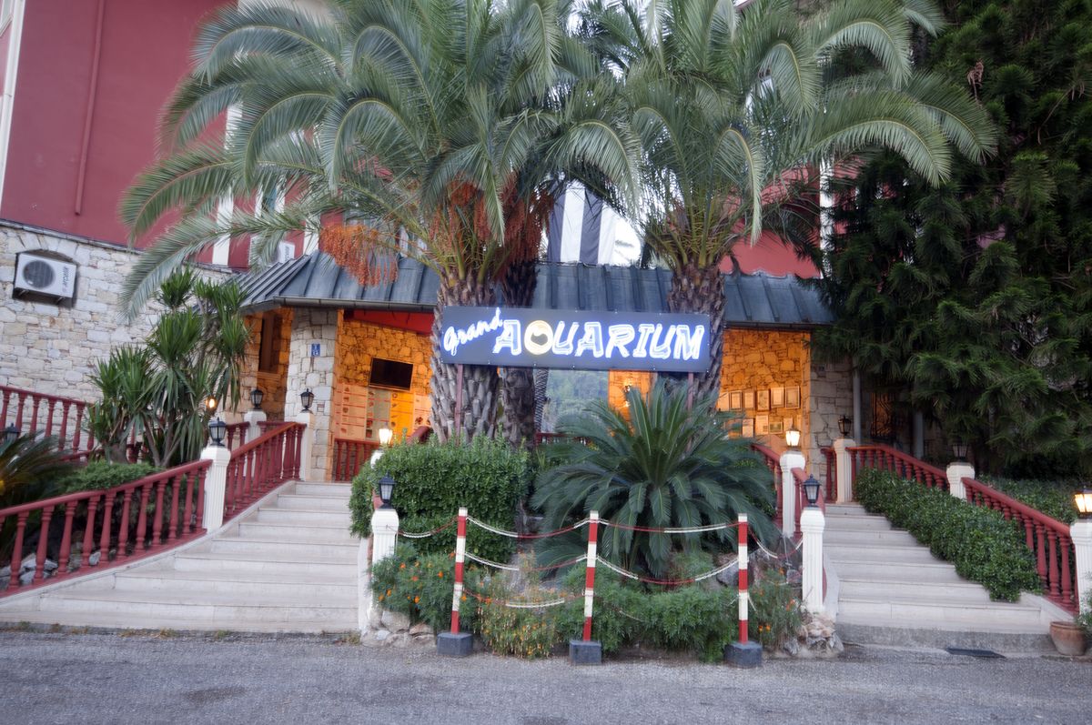 Grand Aquarium Hotel