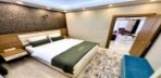 King Studio Apartment with Balcony & River View Görseli