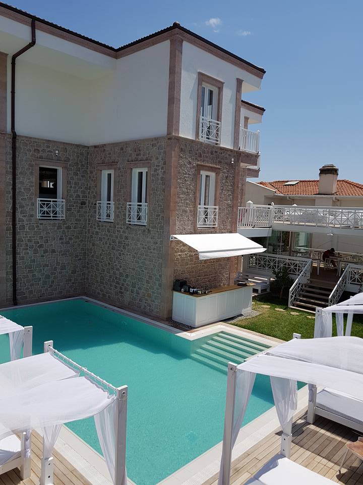 Cunda Pür Beyaz Otel