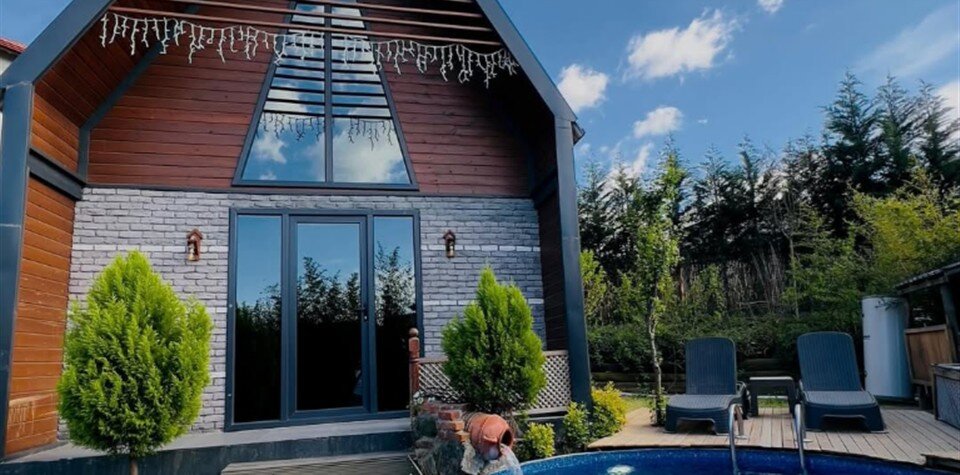 No:4 1+1 Isıtmalı Havuz Jakuzi