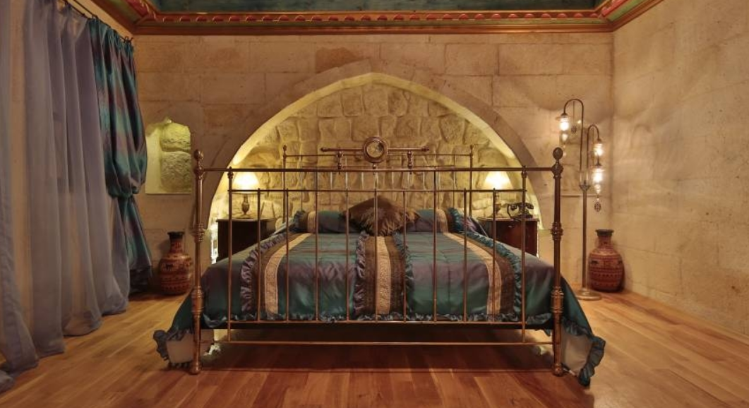 Golden Cave Suites