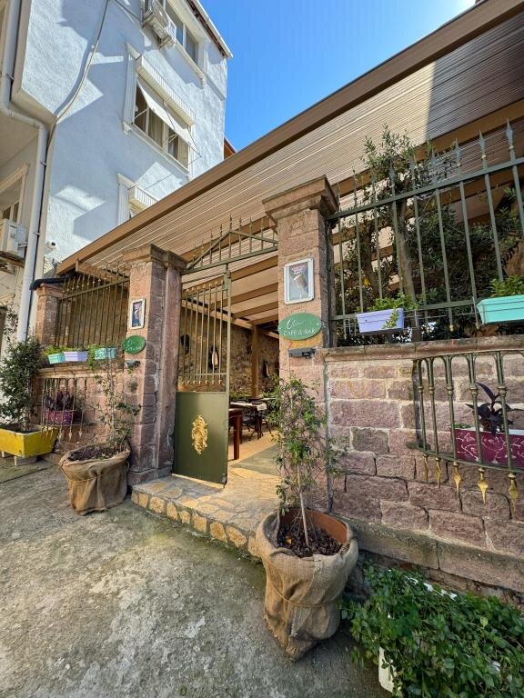 Olivia 1845 Guest House · 9