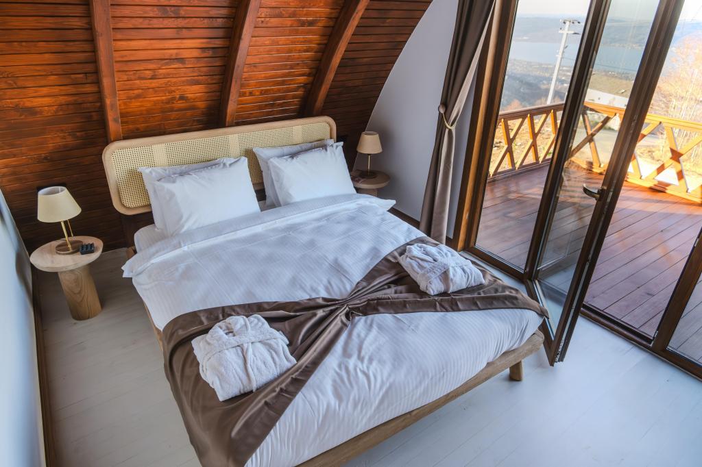 Deluxe Bungalow Room, Pool View