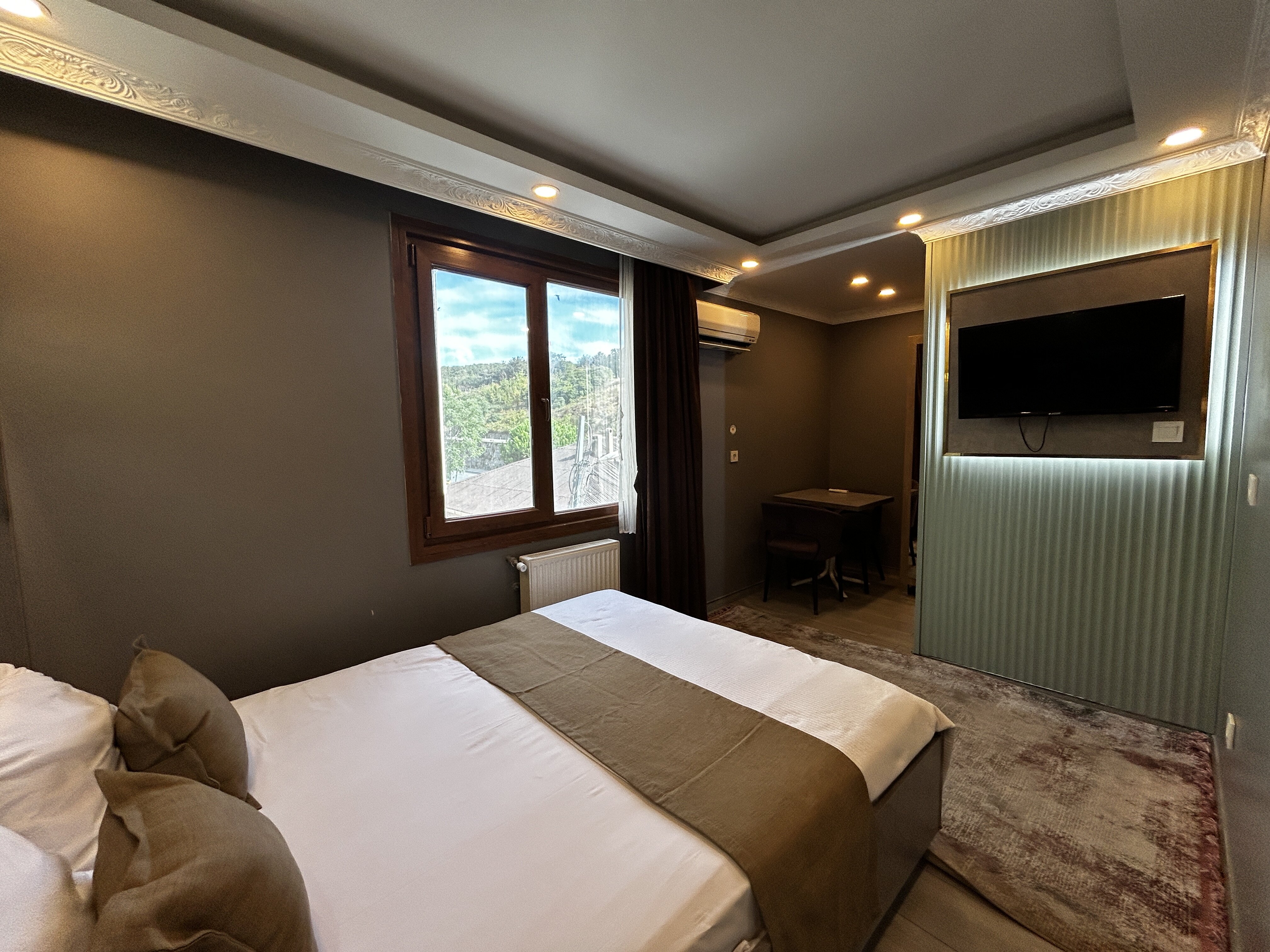 Quard Room
