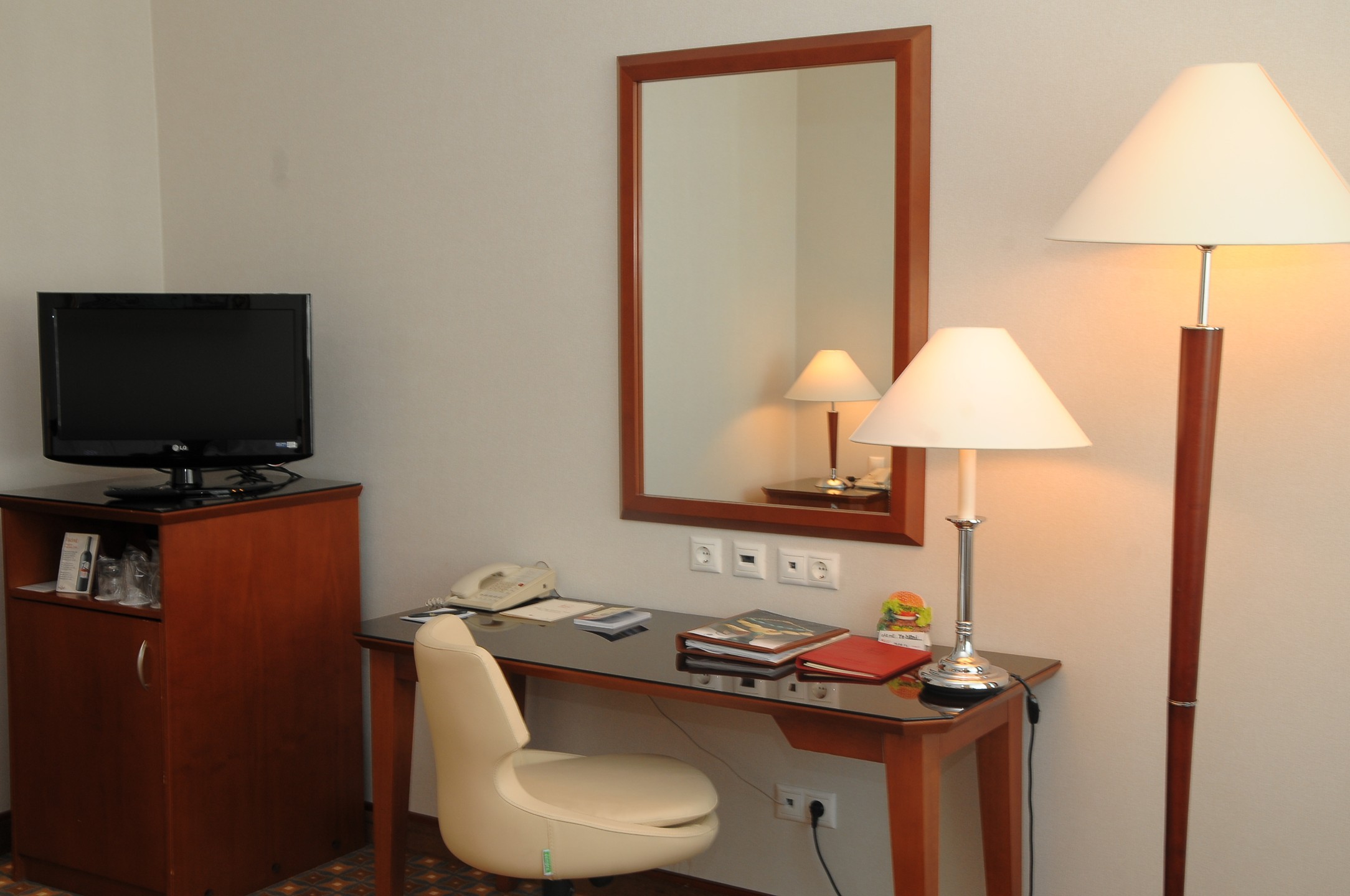 Midi Hotel