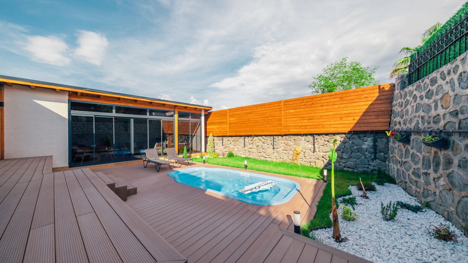 Deluxe Bungalov (Jakuzili, Isıtmalı Havuzlu)
