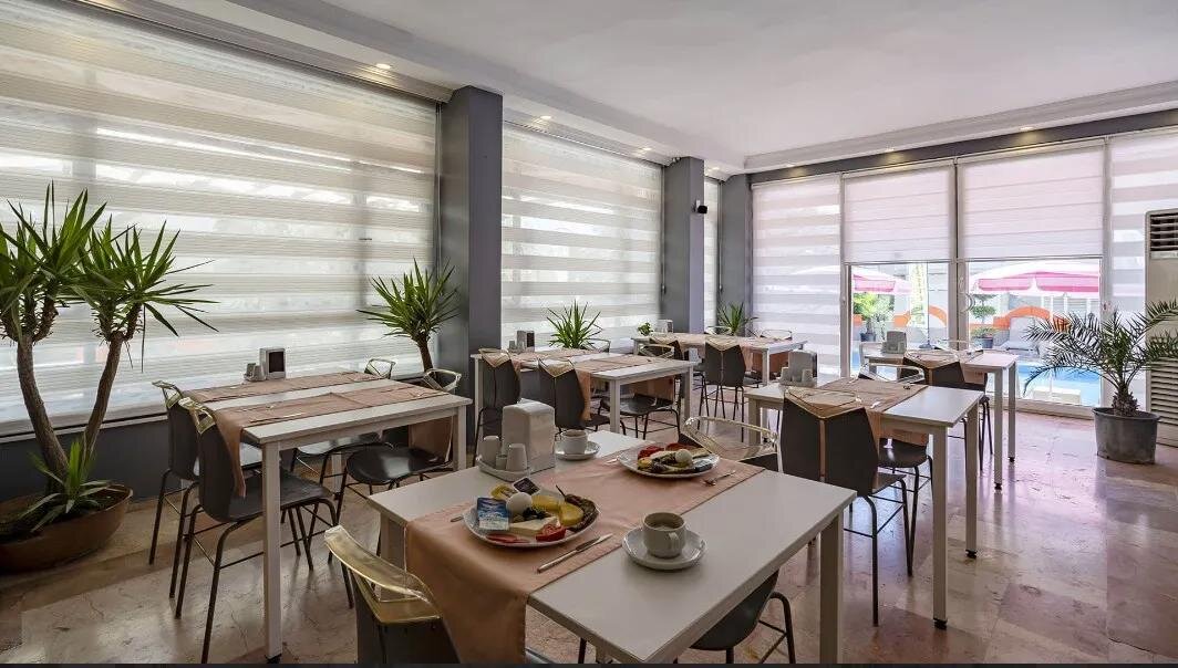 Dionisus Hotel Lara