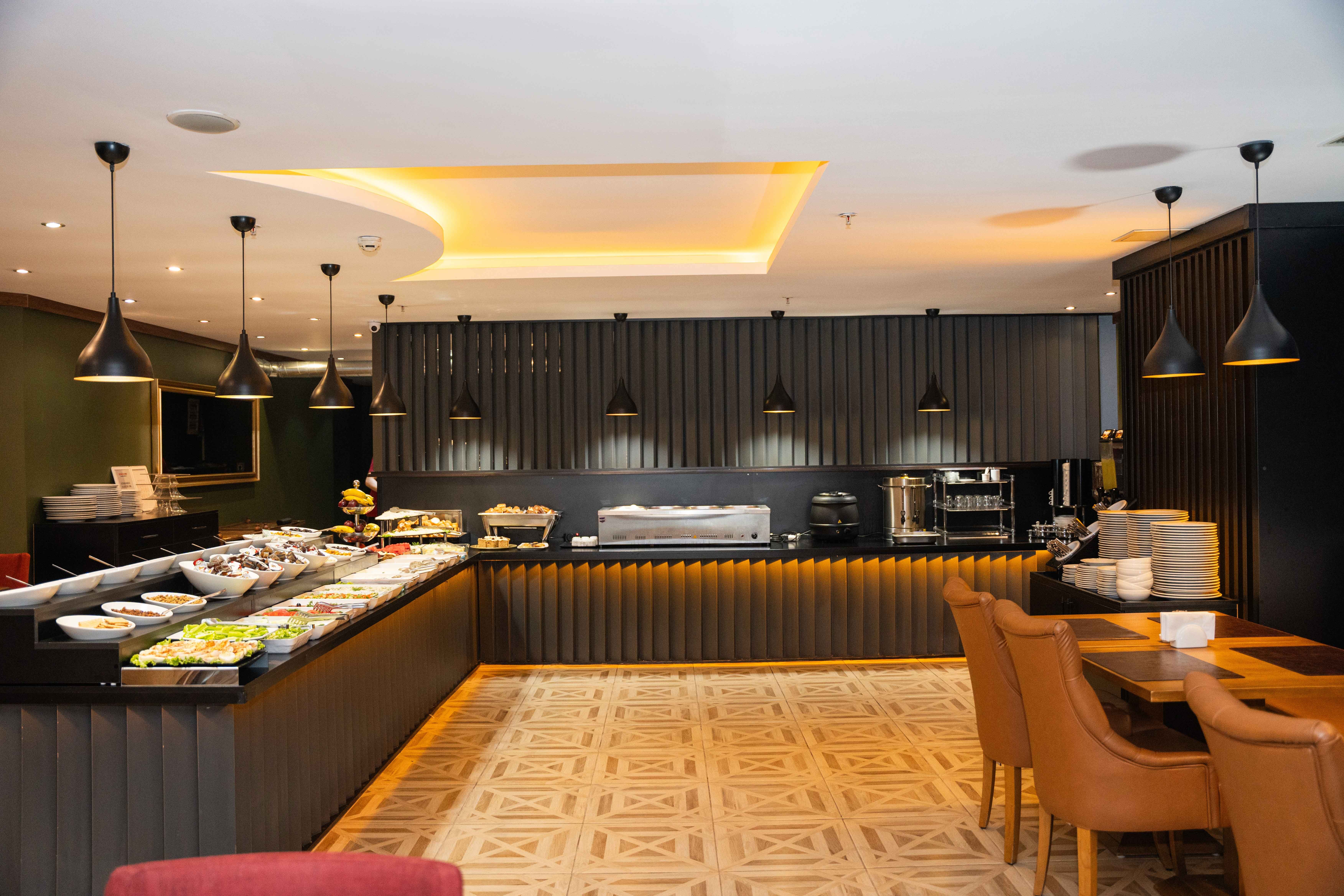 Boris Hotel · 6