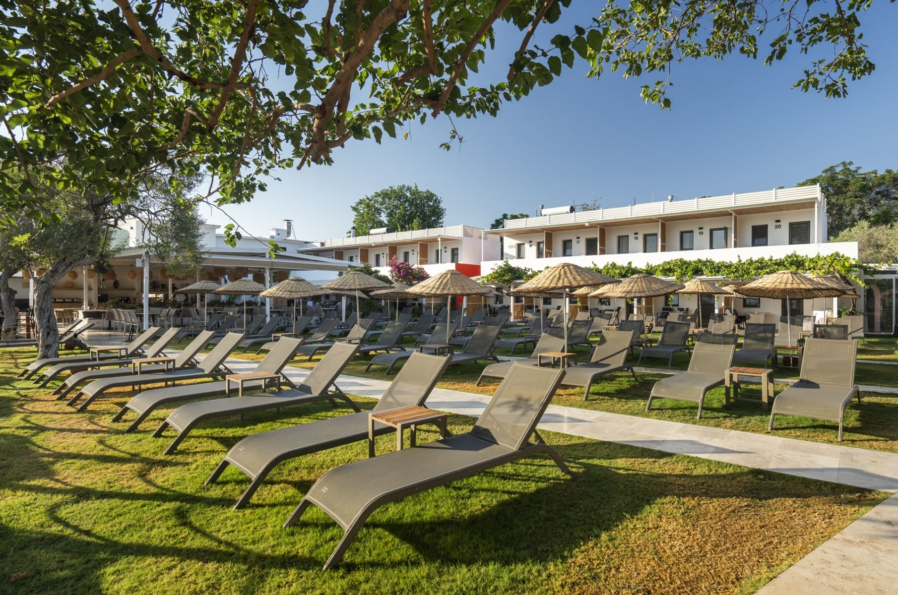 Daphnis Hotel