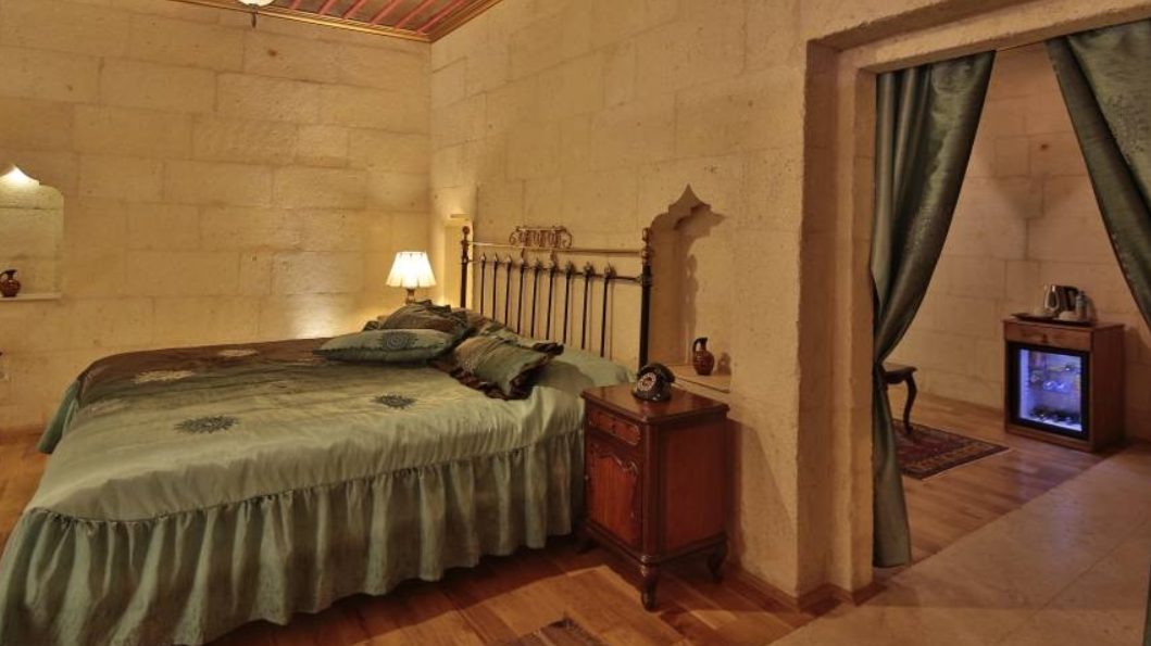 Golden Cave Suites