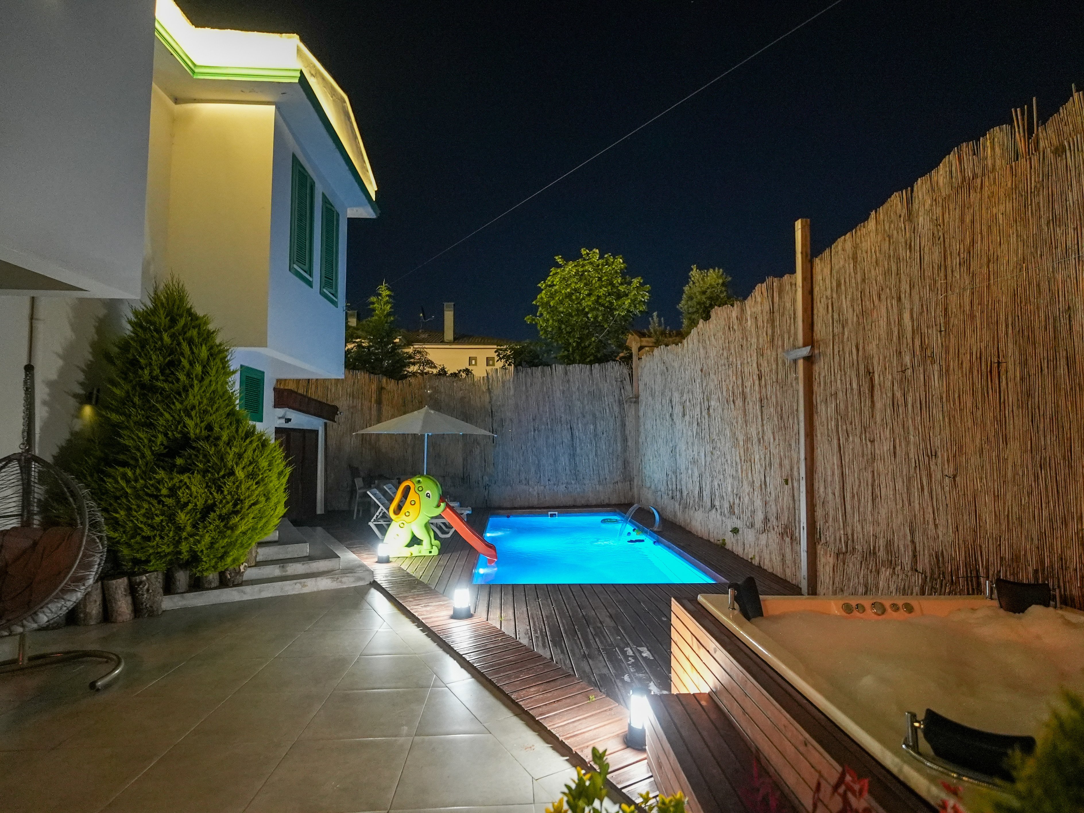 Yeşil Panjurlu Villa · 13