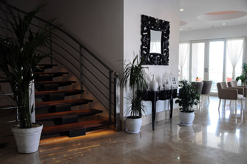 Alesta Yacht Hotel
