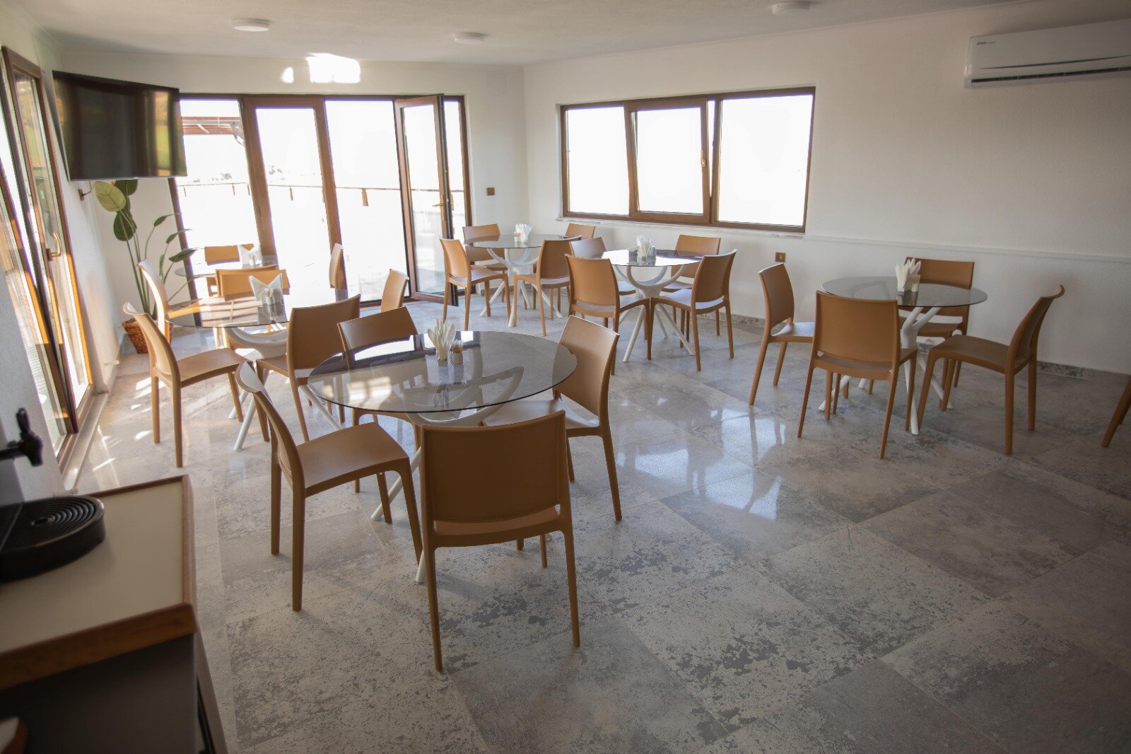 E87 Highway Otel · 11