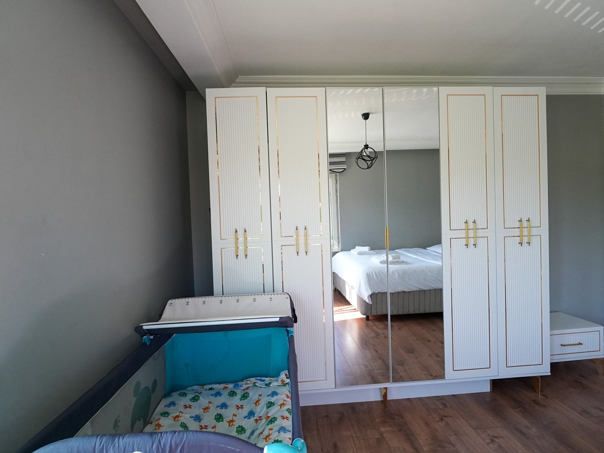 Yeşil Panjurlu Villa · 72