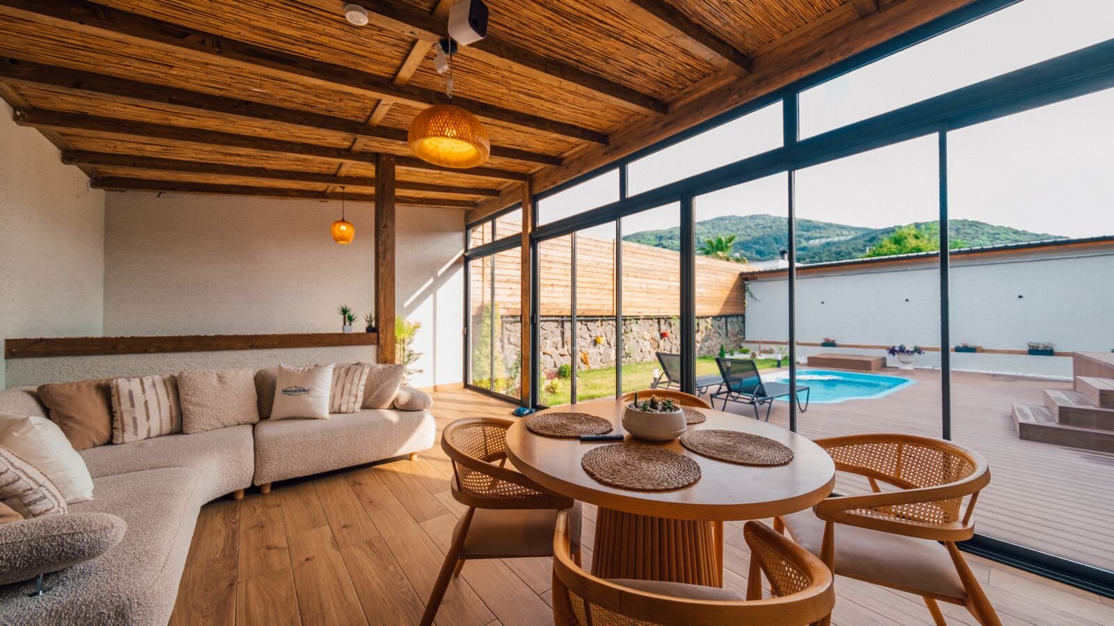 Superior Bungalov ( Jakuzili ve Isıtmalı Havuzlu)