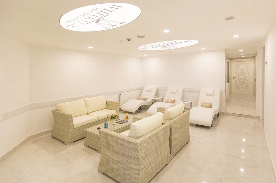 Whiteline Boutique Hotel