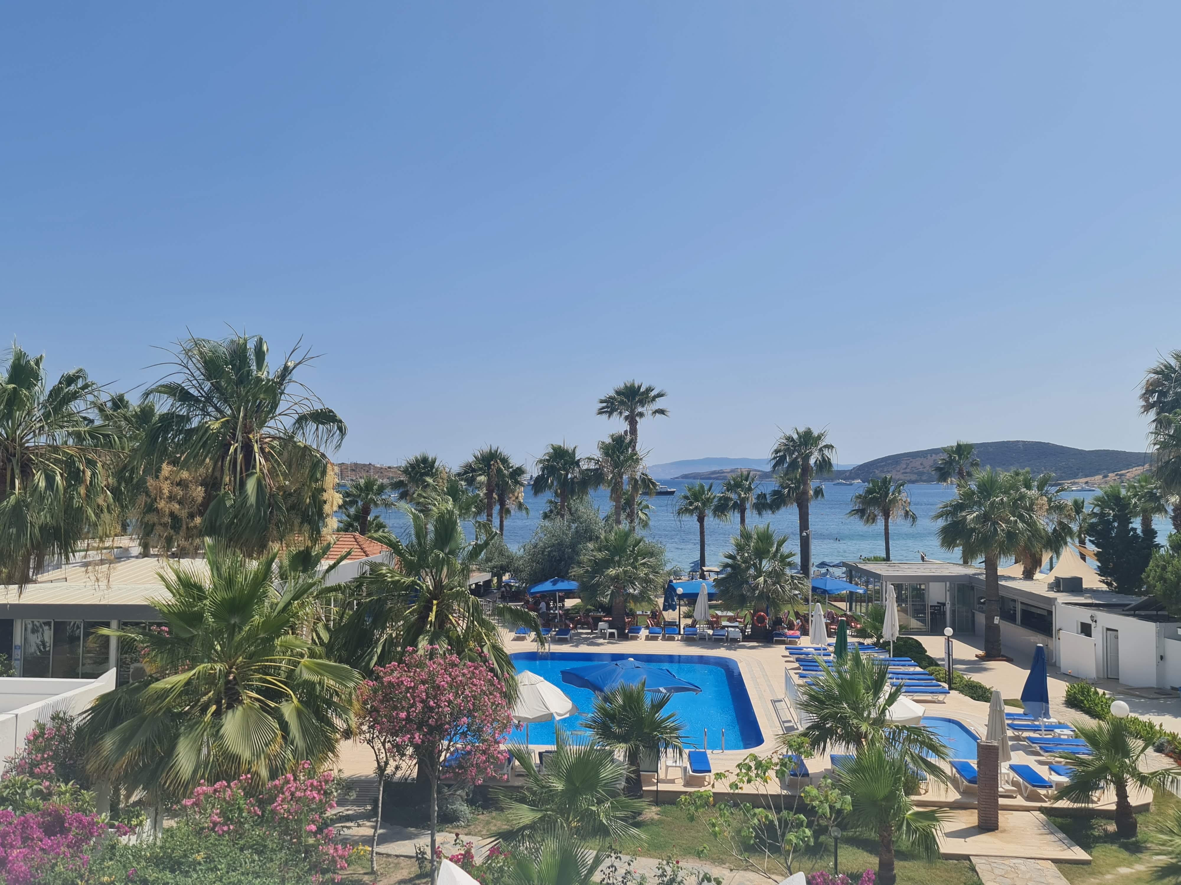 Nagi Beach Hotel · 10