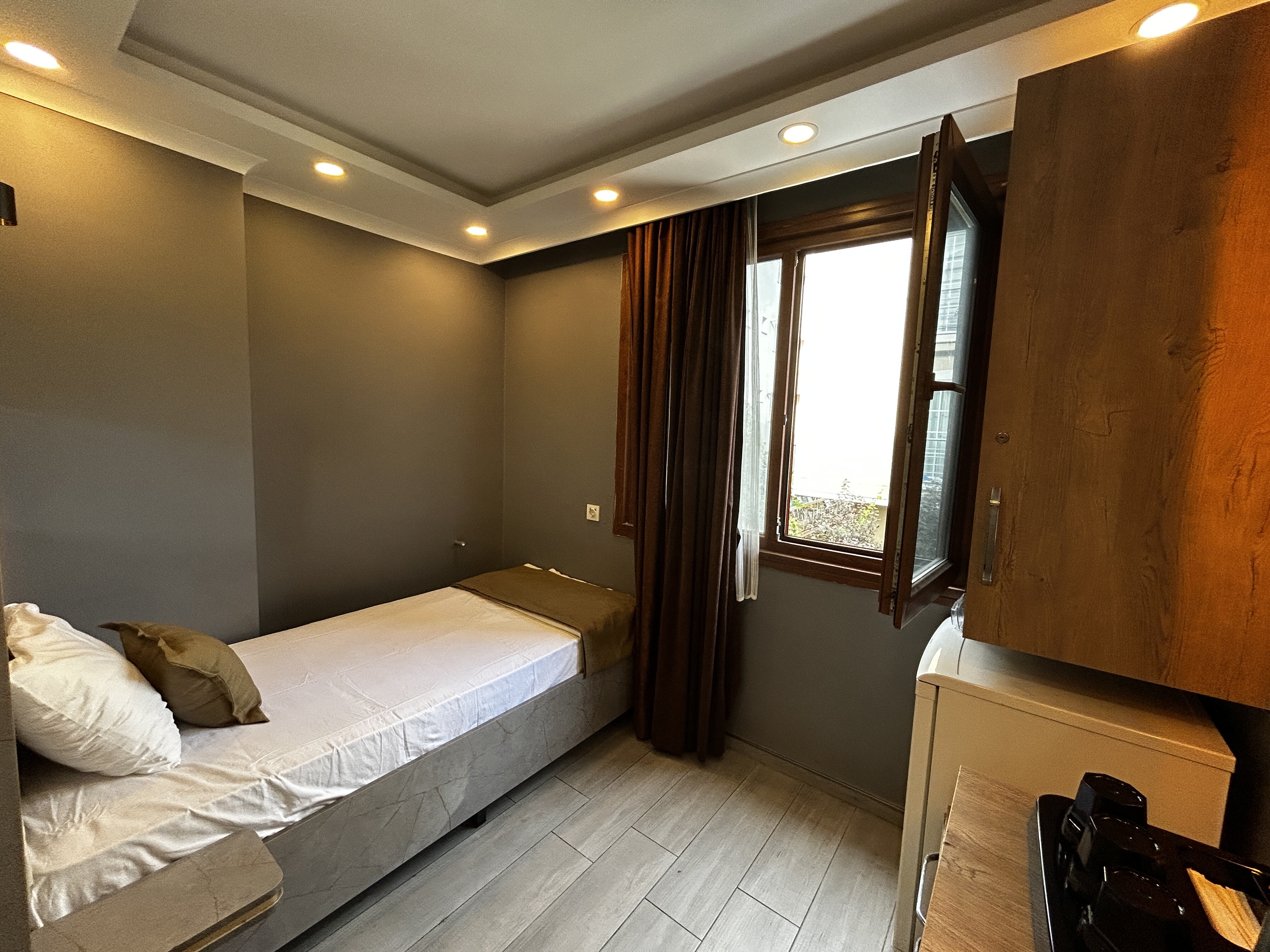 Quard Room