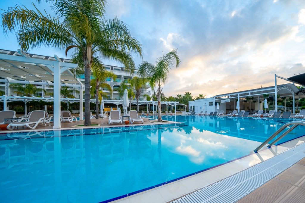 Karmir Resort & Spa  16