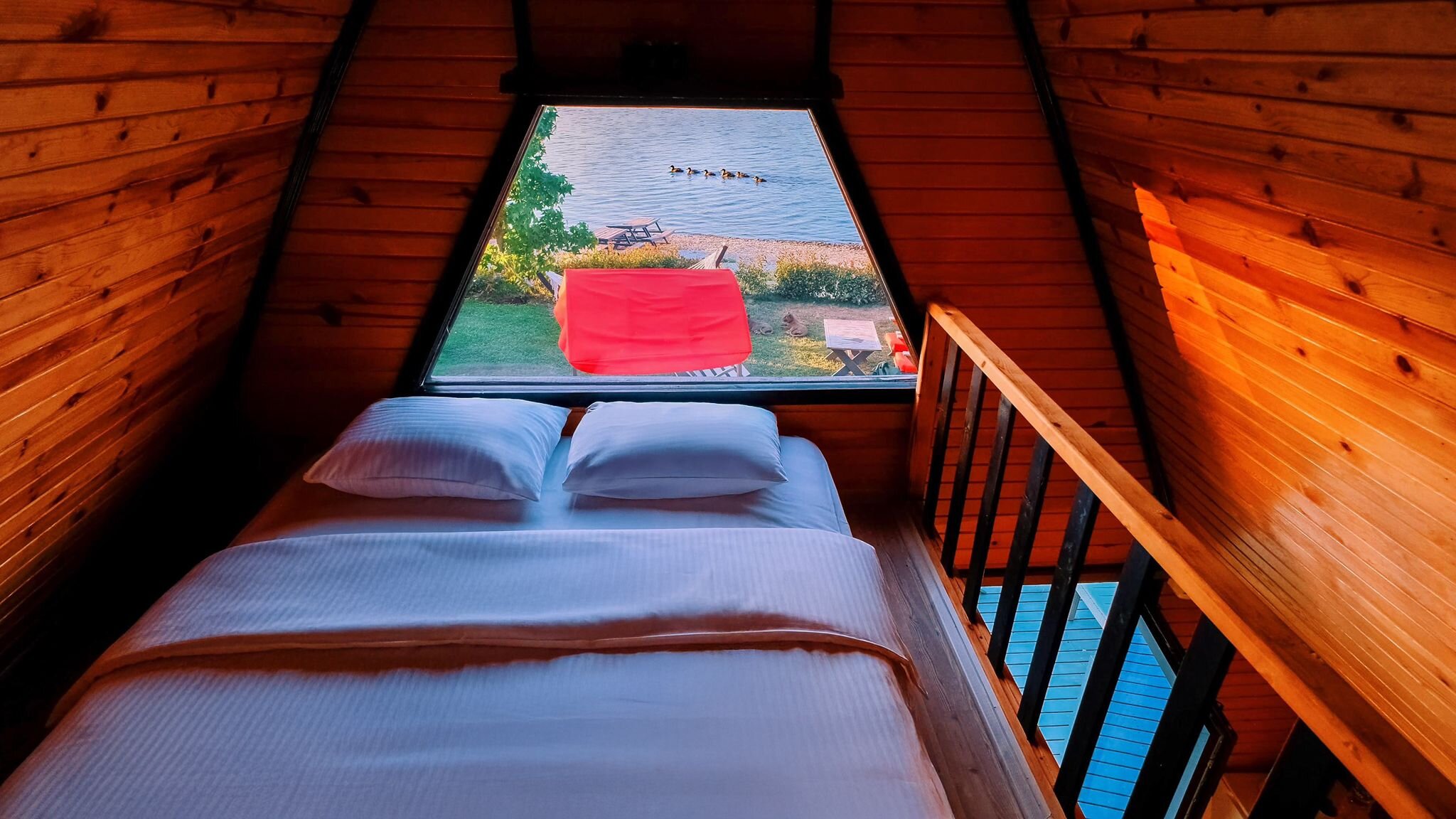 Suite Jakuzili Göl Manzaralı Bungalov