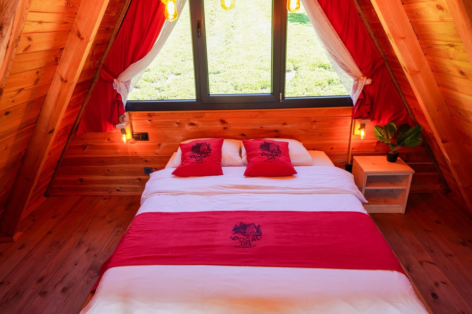 Kırmızı Bungalov
