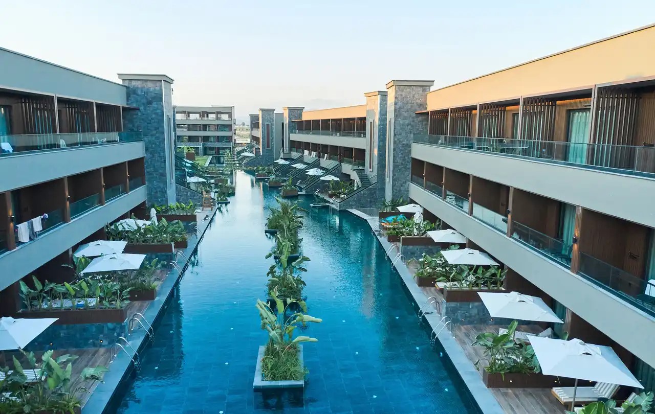 Jacaranda Luxury Hotel